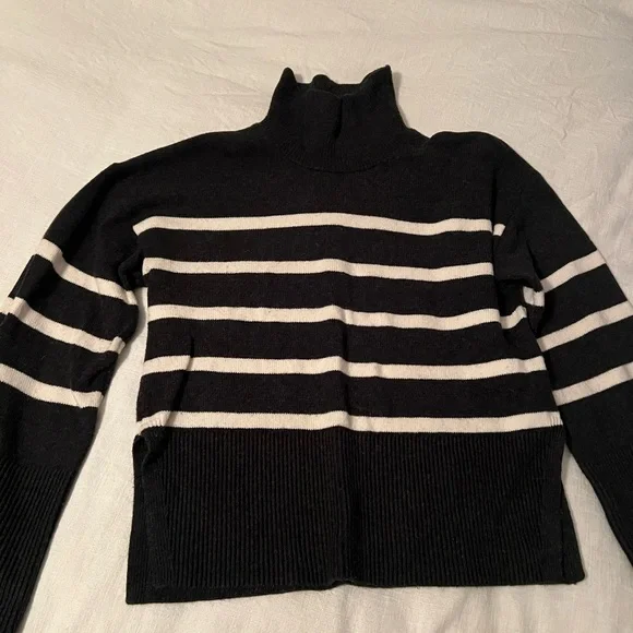 Banana Republic Stripe Turtleneck Sweater in Charcoal Grey size XS - Picture 2 of 4
